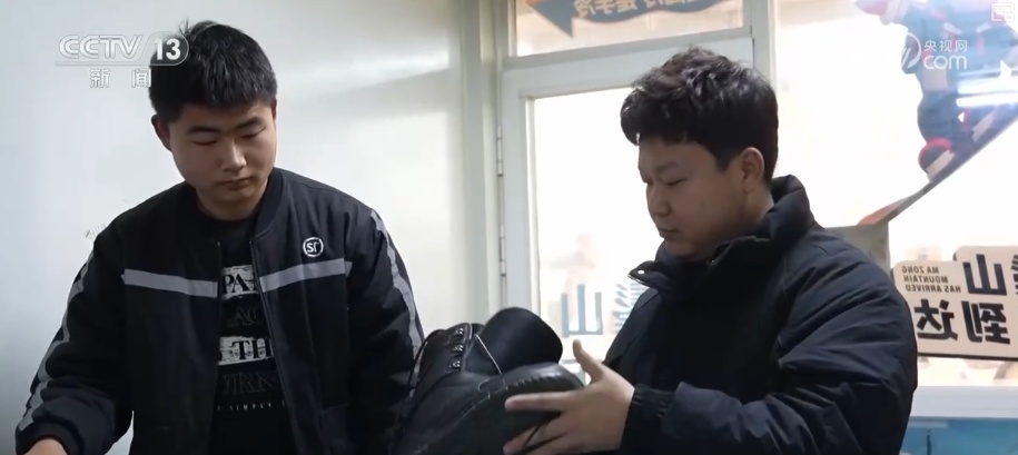 “服务上新+业态升级”推升“冷资源”热力 以雪为“媒”带旺周边产业激活消费新动能