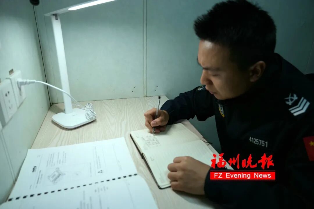 舰艇“心脏”守护者!福州海警吴万忠,有绝活! 舰艇“心脏”守护者!福州海警吴万忠,有绝活!