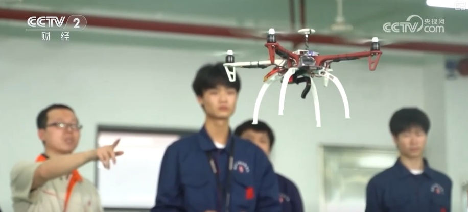 新技术催生“未来感”新职业 激发就业市场澎湃活力释放无限可能