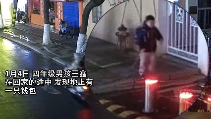 小学生用电话手表报了警……没想到，警察叔叔带着锦旗来了~