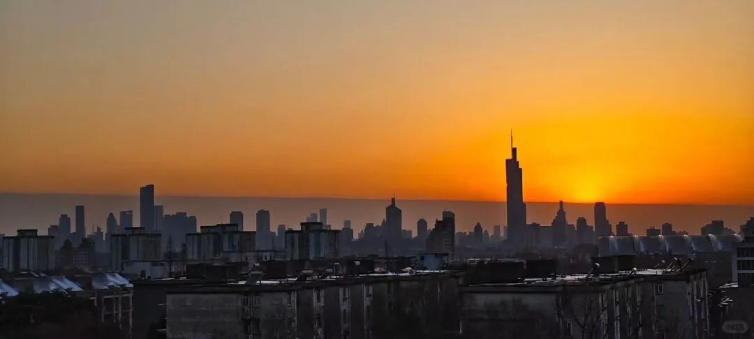 罕见！南京天空刷屏！很多人拍到了