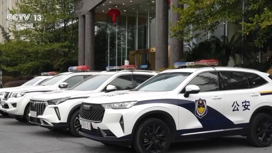 受高薪招聘诱惑，两人偷越国边境主动实施电诈