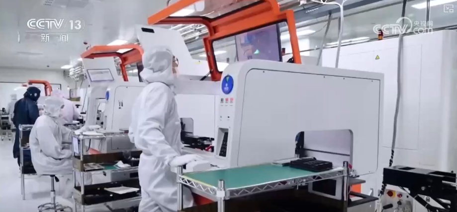 超6000家,破1.2万亿元!人工智能催生新岗位、新职业 劳动者拥有更多发展机会 超6000家,破1.2万亿元!人工智能催生新岗位、新职业 劳动者拥有更多发展机会