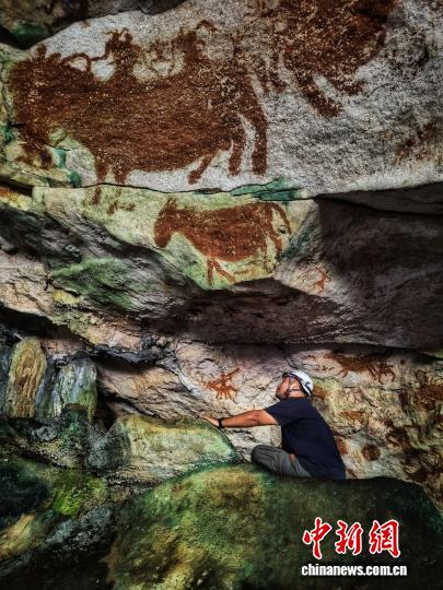 印尼发现6.78万年前洞穴手印 将世界最古老岩画前推约1100年