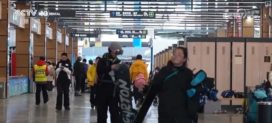 “服务上新+业态升级”推升“冷资源”热力 以雪为“媒”带旺周边产业激活消费新动能