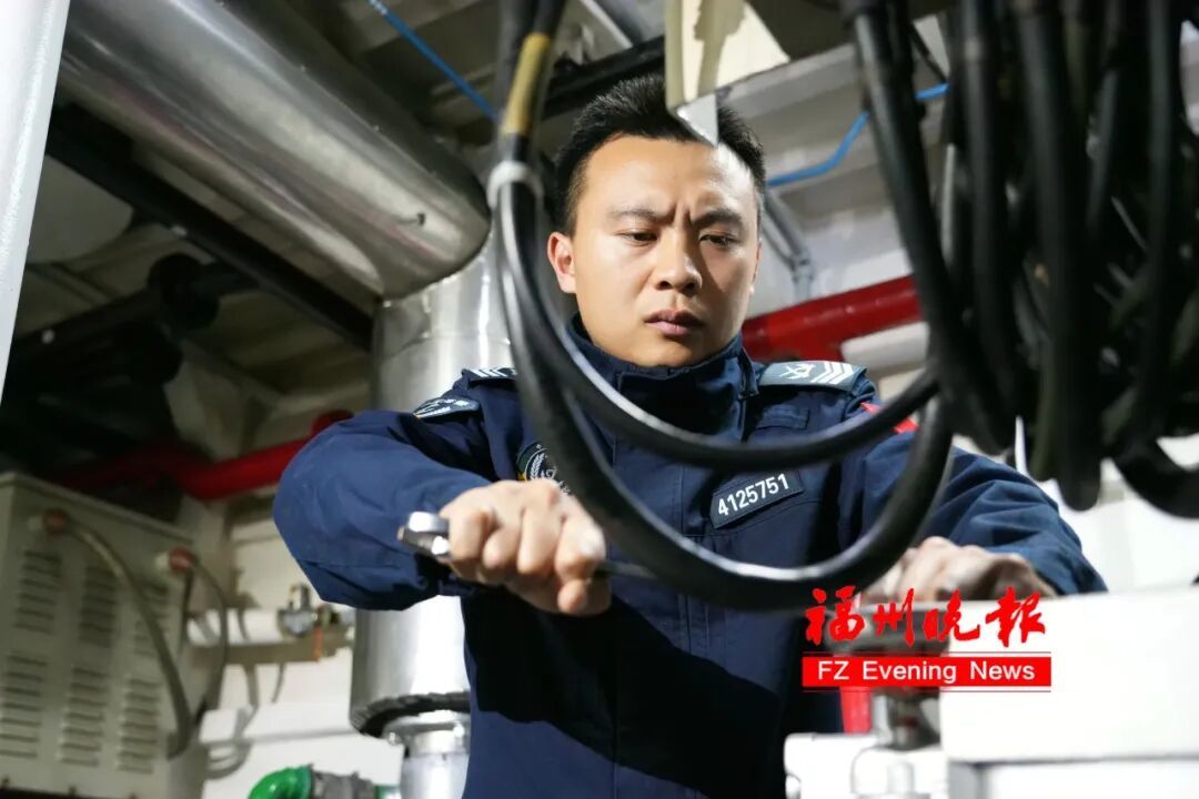 舰艇“心脏”守护者!福州海警吴万忠,有绝活! 舰艇“心脏”守护者!福州海警吴万忠,有绝活!