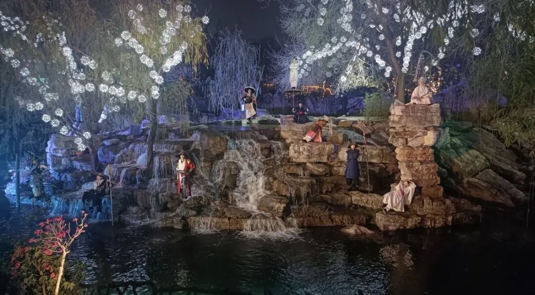 景区NPC雪中静立被赞“太敬业”!景区回应 景区NPC雪中静立被赞“太敬业”!景区回应