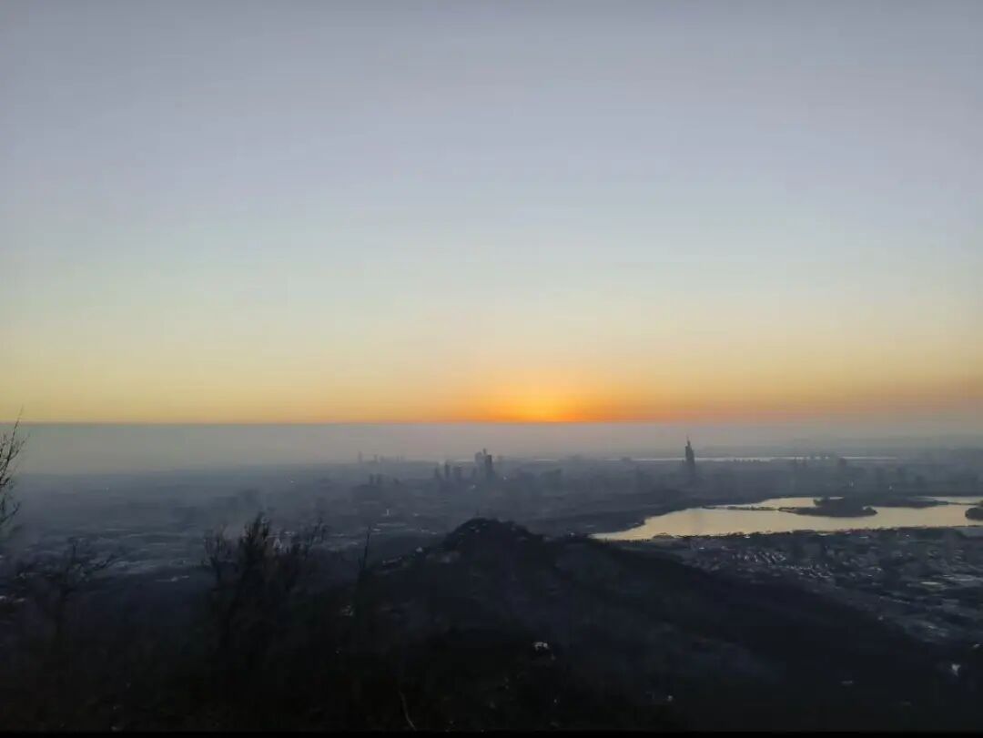 罕见！南京天空刷屏！很多人拍到了