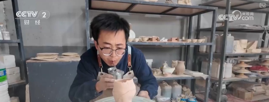 新技术催生“未来感”新职业 激发就业市场澎湃活力释放无限可能