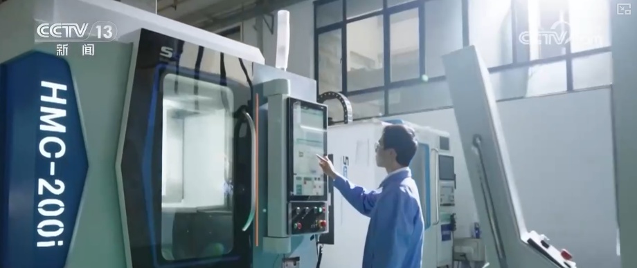 超6000家,破1.2万亿元!人工智能催生新岗位、新职业 劳动者拥有更多发展机会 超6000家,破1.2万亿元!人工智能催生新岗位、新职业 劳动者拥有更多发展机会