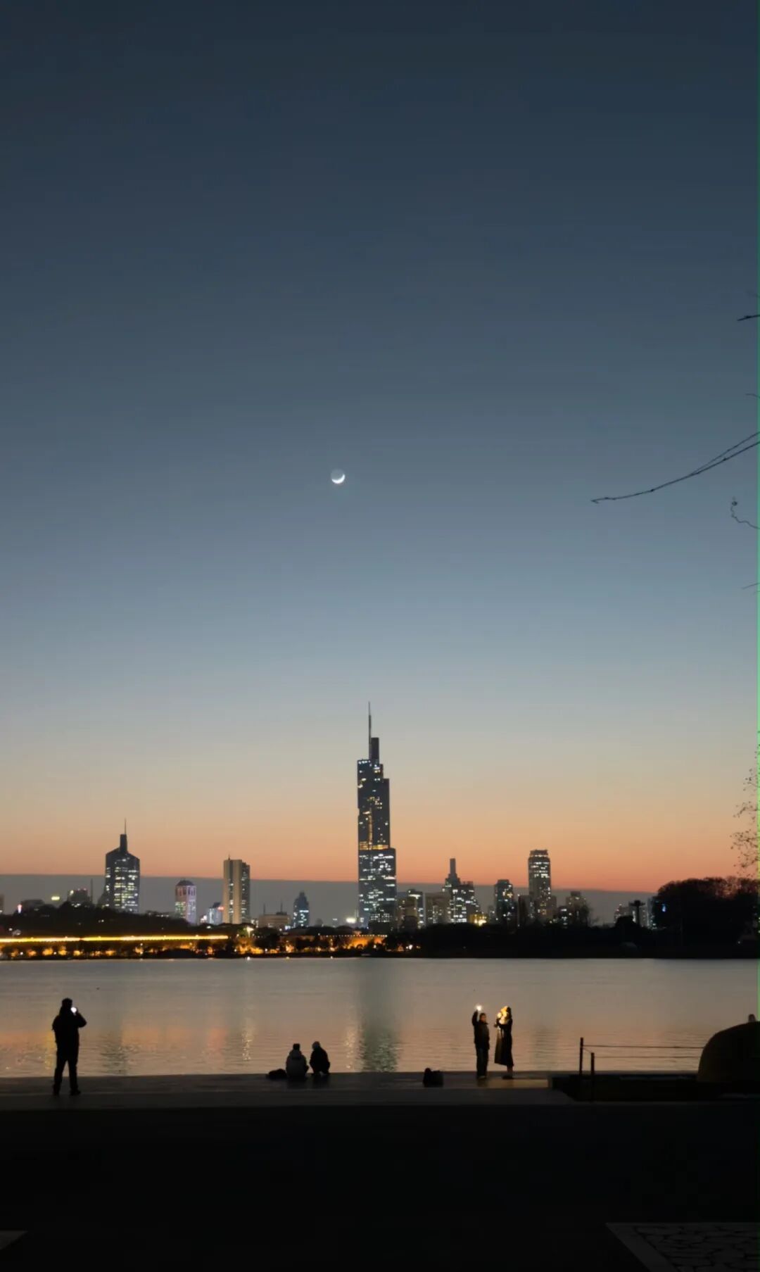 罕见！南京天空刷屏！很多人拍到了