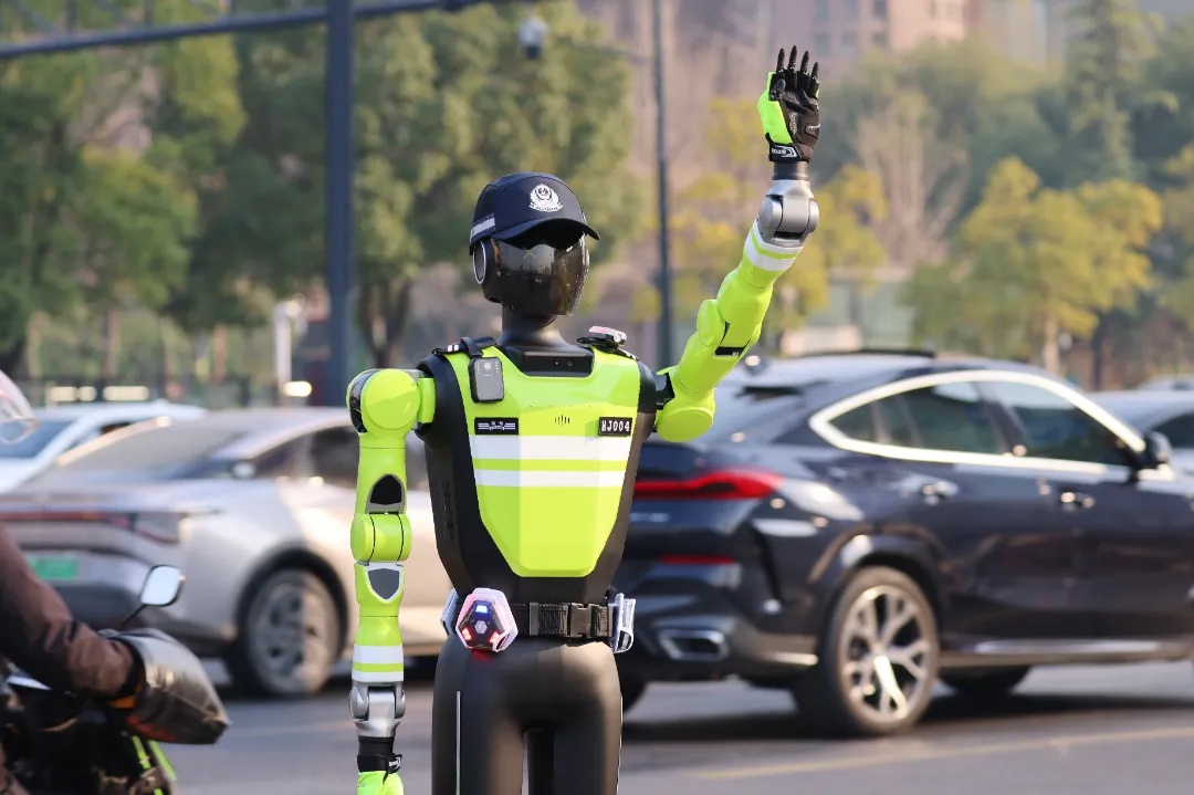 杭州街头这一幕，网友直呼好牛啊！最近你看到它了吗？