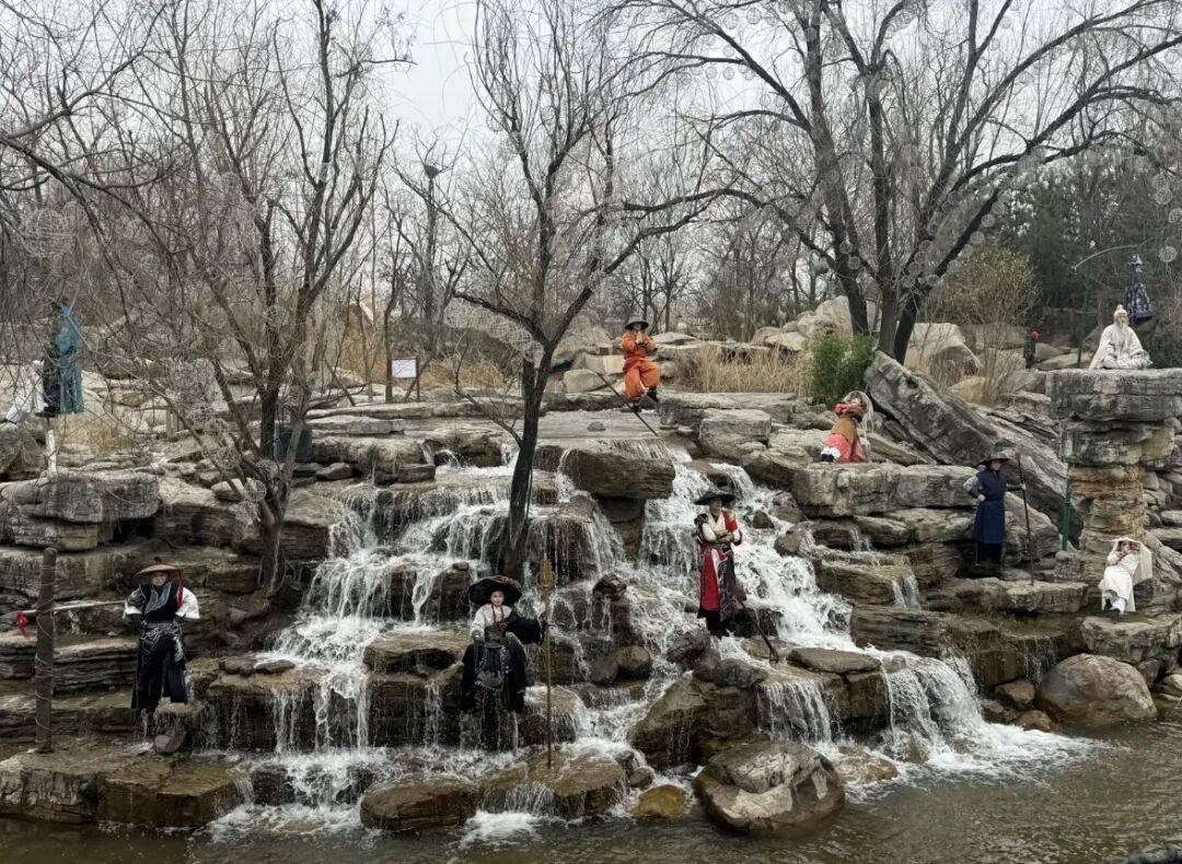 景区NPC雪中静立被赞“太敬业”!景区回应 景区NPC雪中静立被赞“太敬业”!景区回应