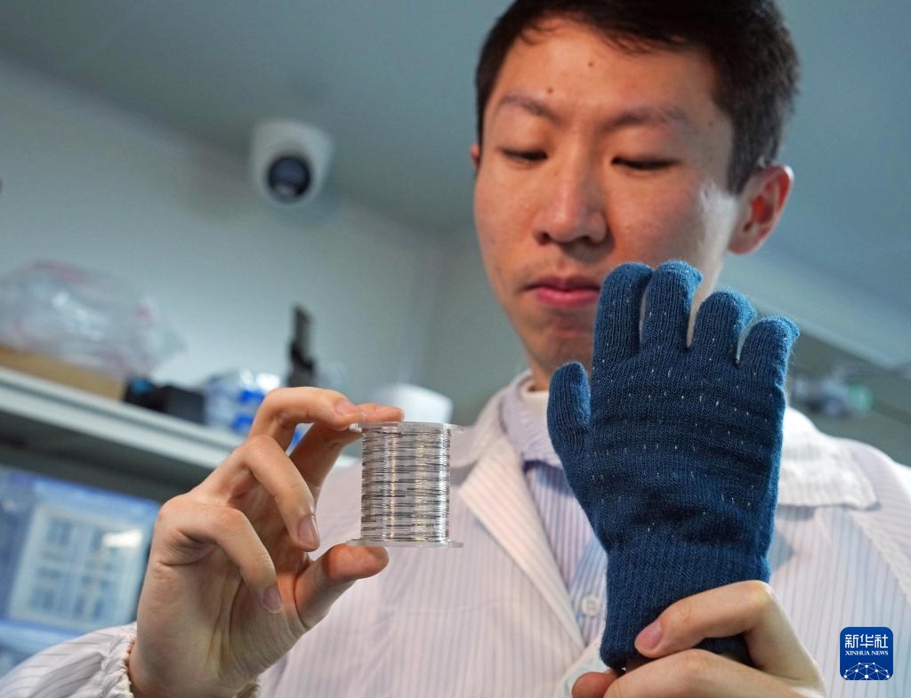 我国科学家成功研制“纤维芯片”