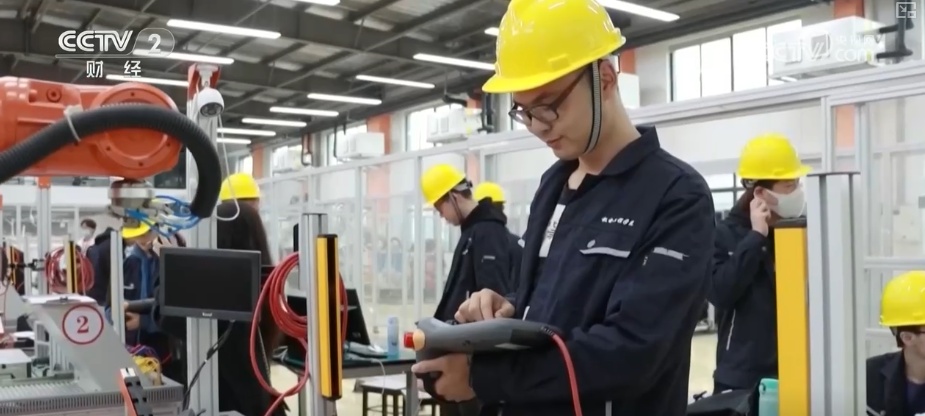 新技术催生“未来感”新职业 激发就业市场澎湃活力释放无限可能