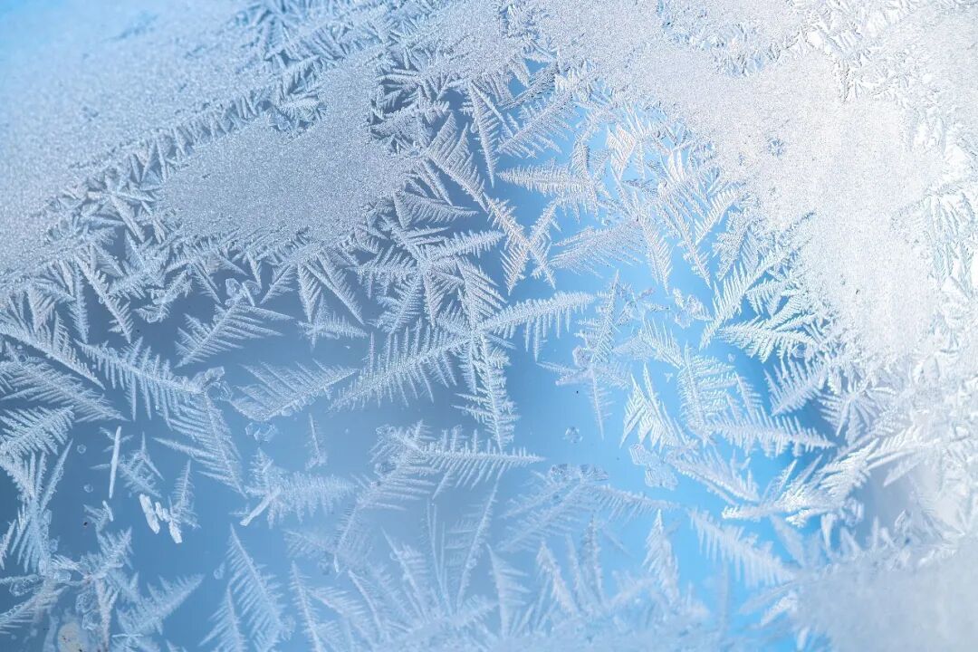 未来三天全国大部降水稀少，气温逐渐回升北方寒意仍强，25至27日，新一股冷空气将影响我国，中东部将再次迎来雨雪天气过程