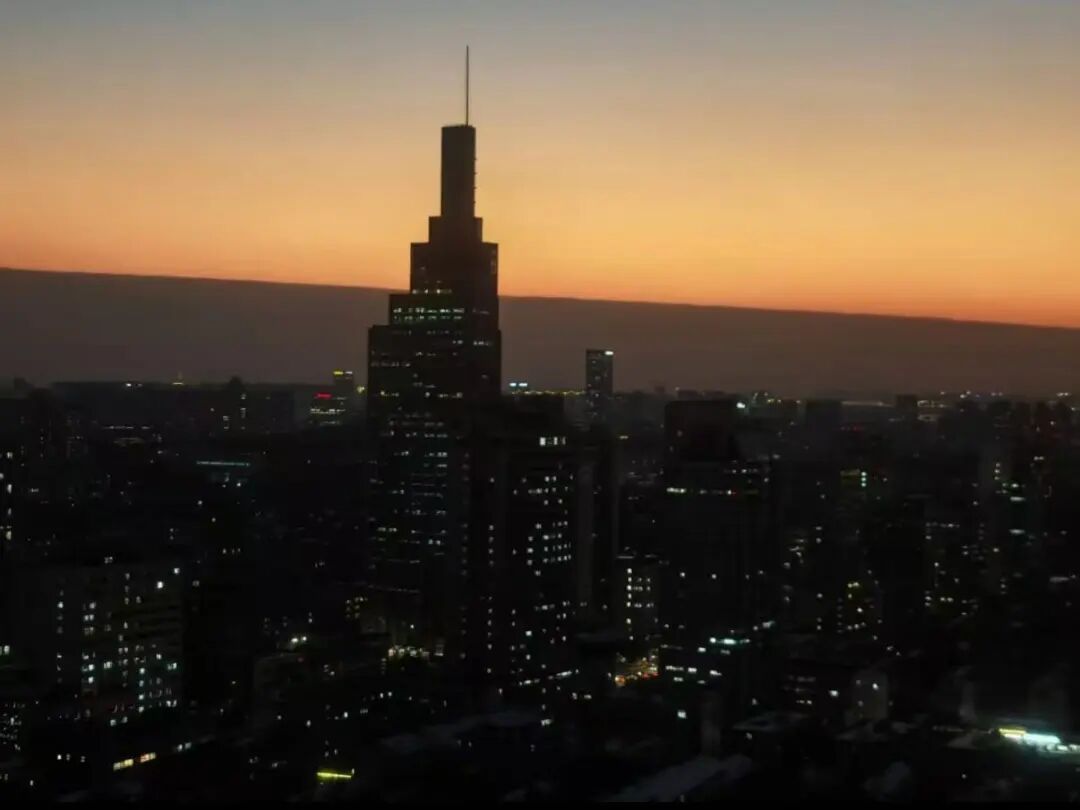 罕见！南京天空刷屏！很多人拍到了