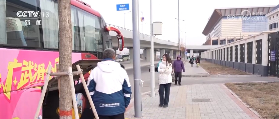 “服务上新+业态升级”推升“冷资源”热力 以雪为“媒”带旺周边产业激活消费新动能