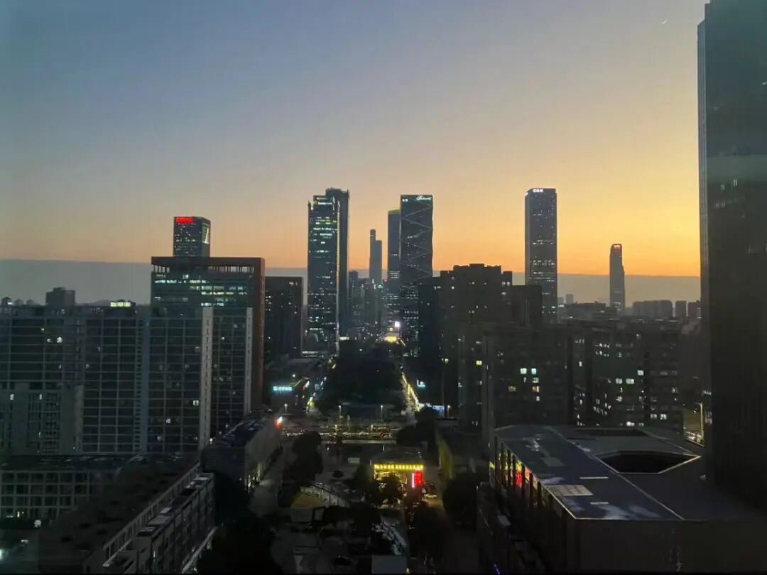 罕见！南京天空刷屏！很多人拍到了