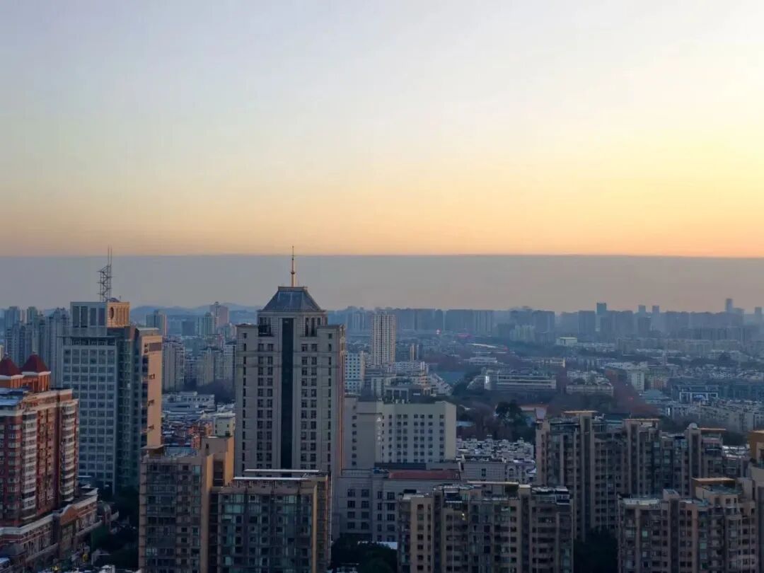 罕见！南京天空刷屏！很多人拍到了