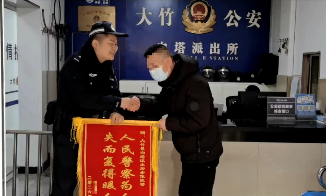 一双靴子，能藏多少钱？