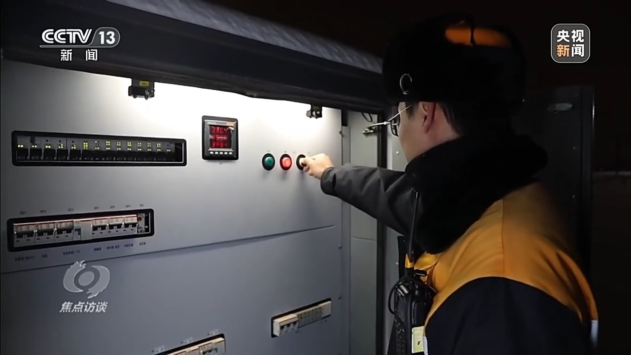 寒潮“速冻”全国 他们一直坚守在保供保畅一线