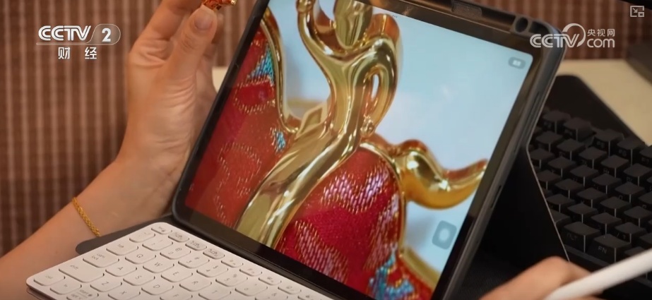 “马年元素+传统工艺”成“新宠”拉升年服热度 国潮热撬动服装市场新增长点