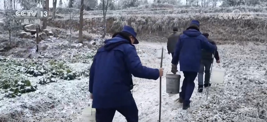 除冰保畅、踏冰送水、指导生产 多部门精准施策办好民生实事保障百姓生产生活