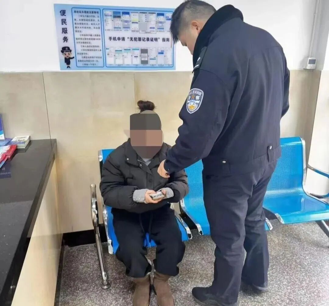 一双靴子，能藏多少钱？