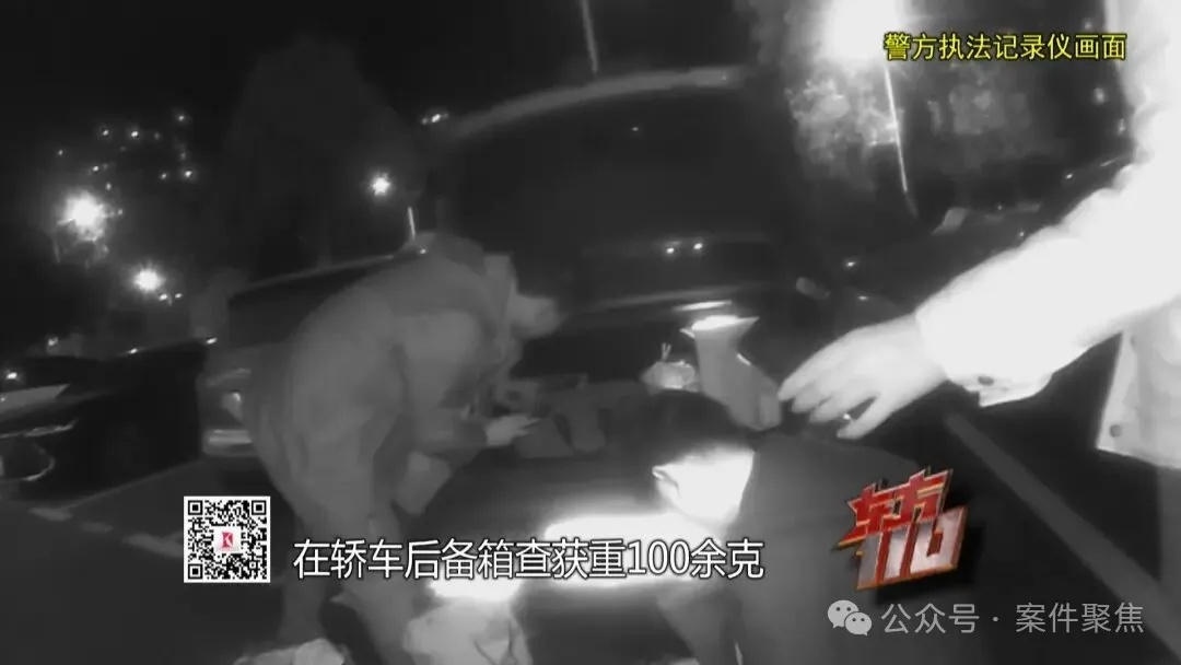 上海阿姨签到打卡获利80元后，卡里突然多出20万！诡异的是，这笔钱竟被带到墓地……