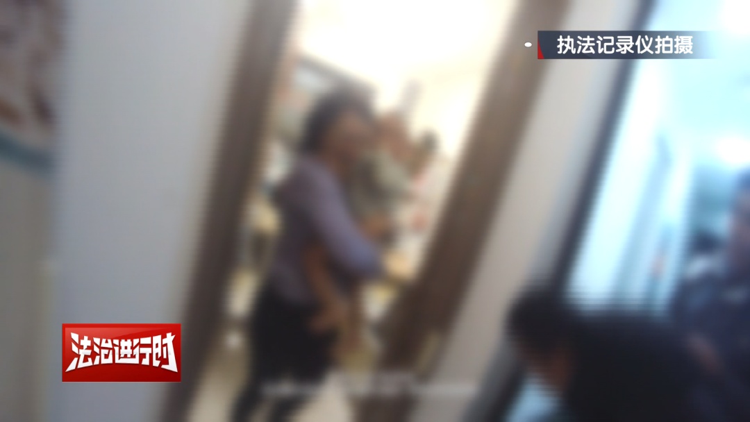 北京突发：幼童将自己反锁屋内 妈妈哭诉报警求助