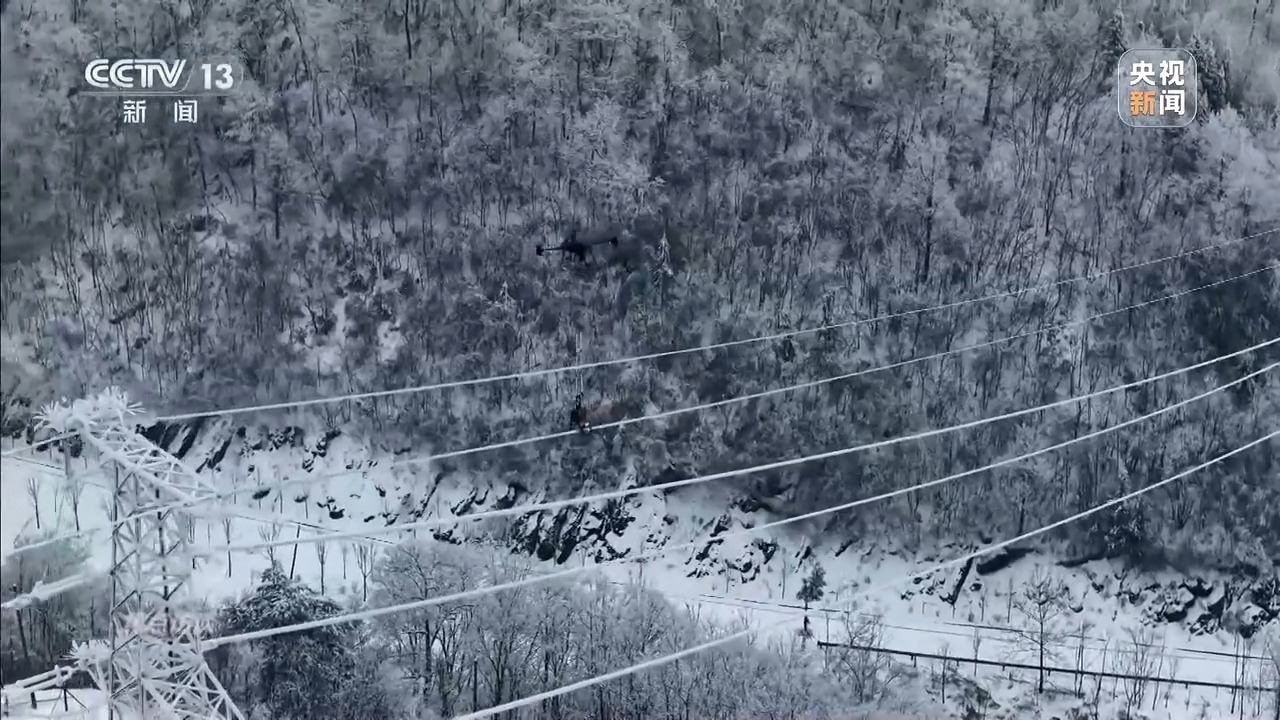 寒潮“速冻”全国 他们一直坚守在保供保畅一线