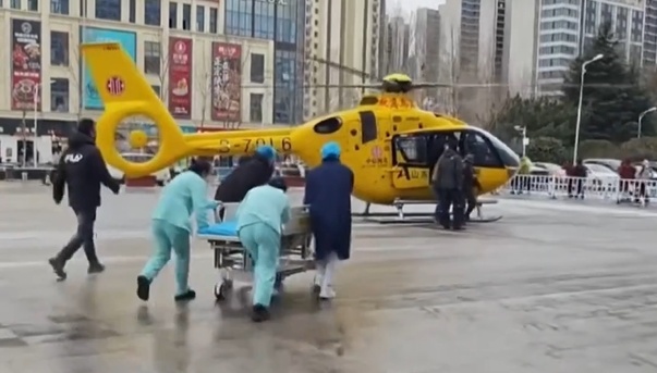 情况危急,直升机冒着雨雪起飞!青岛这里上演13分钟生命接力→ 情况危急,直升机冒着雨雪起飞!青岛这里上演13分钟生命接力→