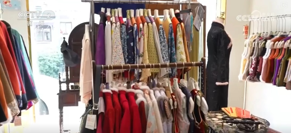 “马年元素+传统工艺”成“新宠”拉升年服热度 国潮热撬动服装市场新增长点