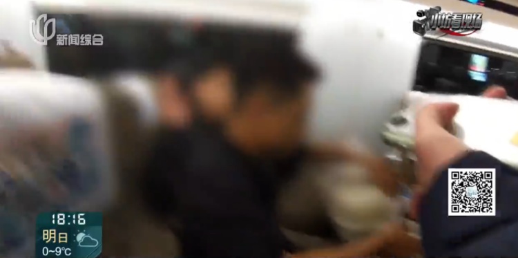 上海阿姨卡里突然多出一笔巨款！这笔钱竟被带到墓地……