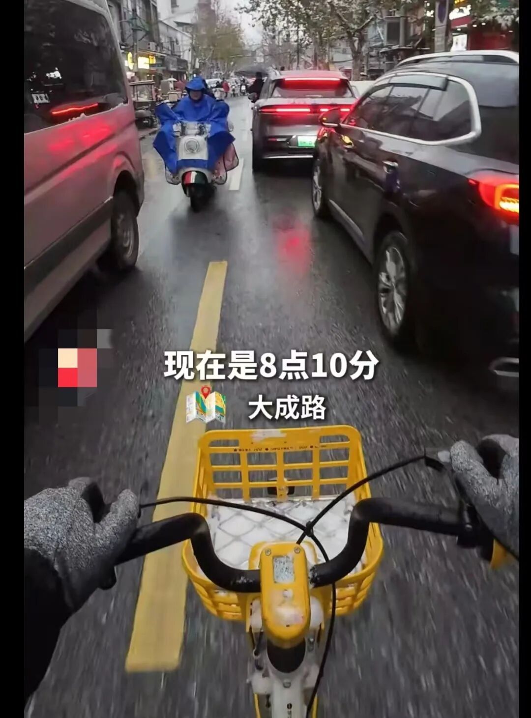 武汉男子自称雪天骑单车17公里上班，多方提示：存较大安全风险，不提倡