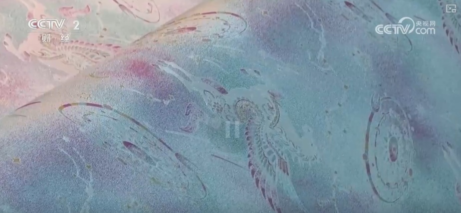 “马年元素+传统工艺”成“新宠”拉升年服热度 国潮热撬动服装市场新增长点