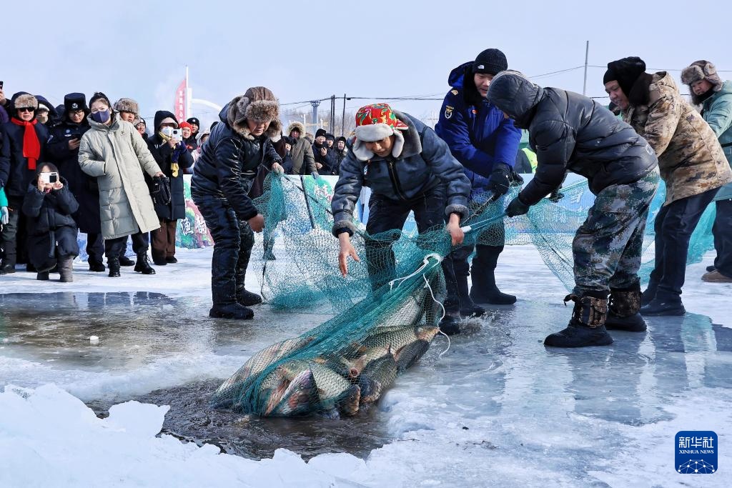 赫哲人唱起冬日欢歌 赫哲人唱起冬日欢歌