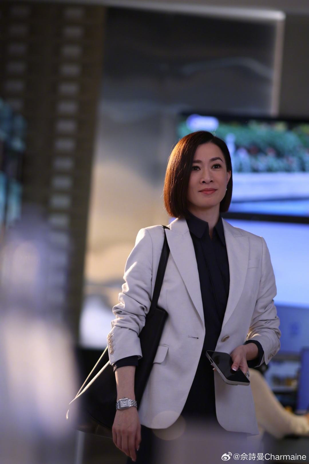 演员佘诗曼公布遗嘱细节：计划将大部分财产留给妈妈和两名兄弟；谈及不婚原因，称身边姐妹的付出粉碎了她对婚姻的憧憬