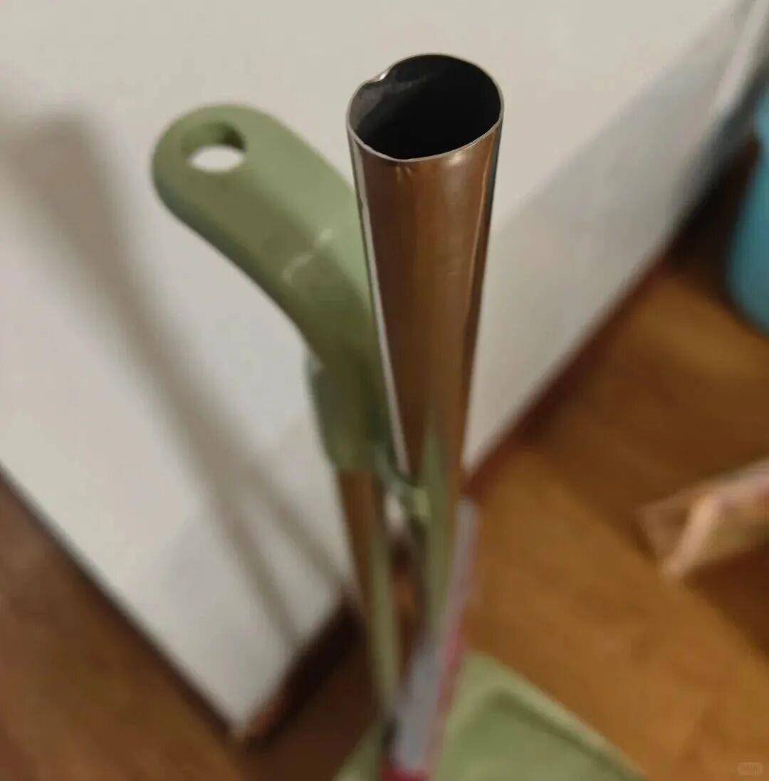 卡手还割肉 家里这种扫把使用时要注意
