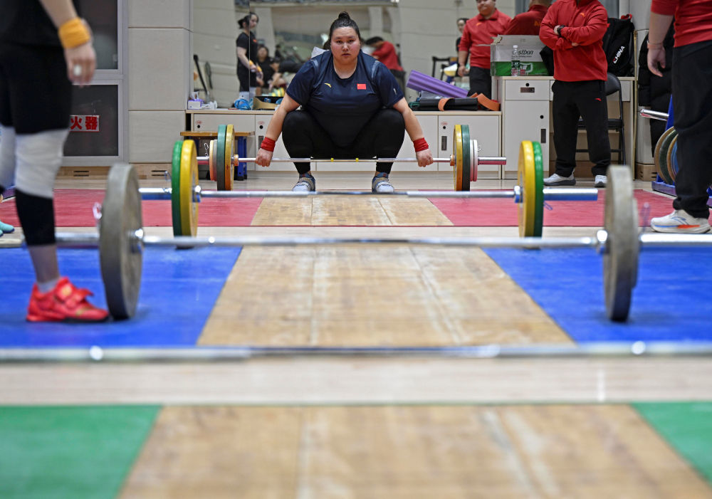 中国举重队集结冬训 以老带新迎接级别调整