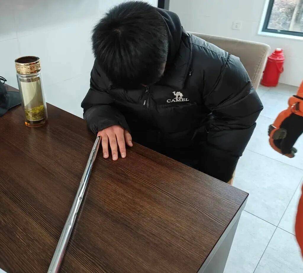 卡手还割肉 家里这种扫把使用时要注意