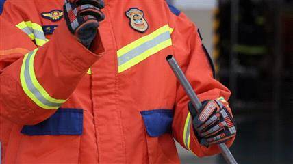 卡手还割肉 家里这种扫把使用时要注意