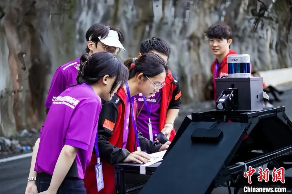 AI版“速度与激情”，不靠“弯道超车”