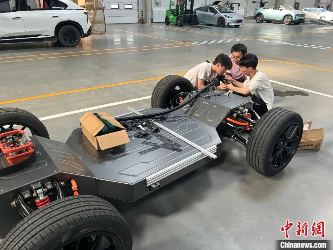 AI版“速度与激情”，不靠“弯道超车”