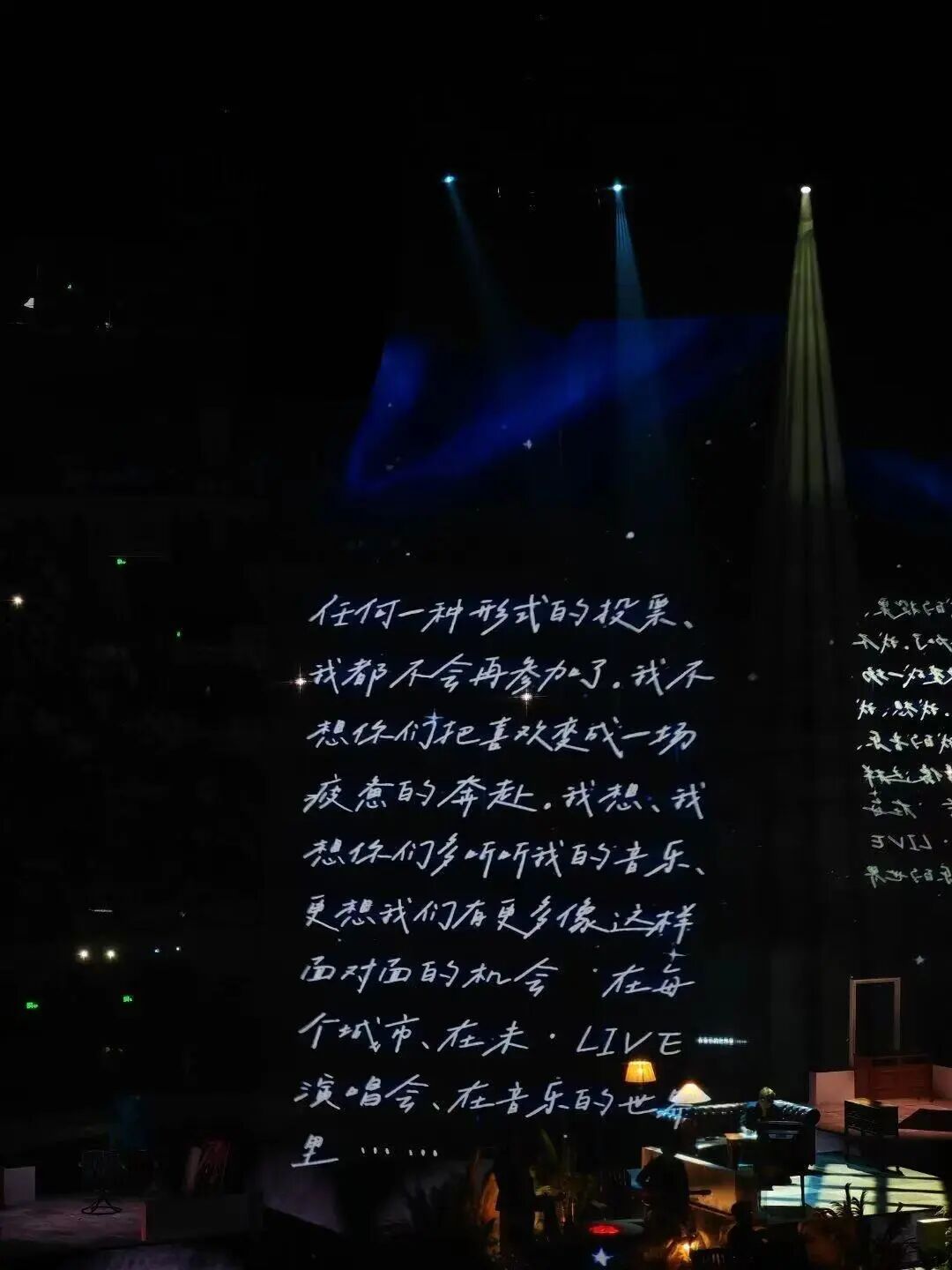 歌手张杰宣布：不再参加任何需要歌迷投票比拼的活动，“不想你们把喜欢变成疲惫的奔赴”