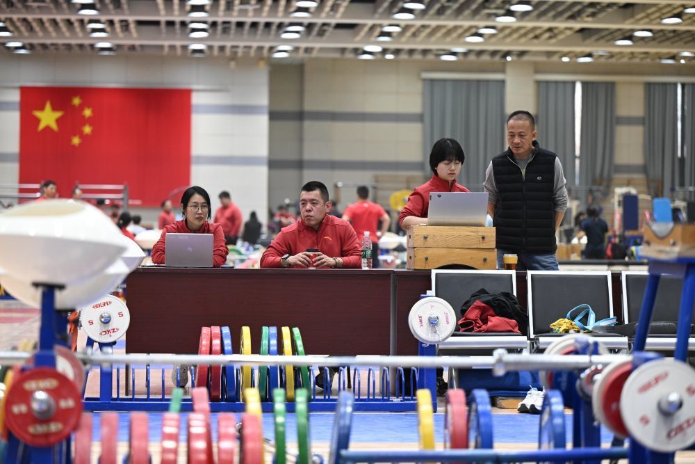 中国举重队集结冬训 以老带新迎接级别调整
