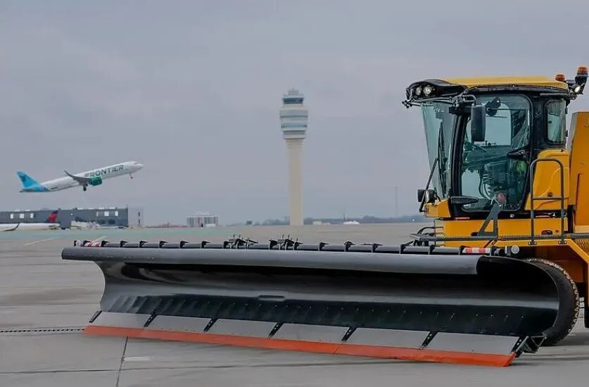 美国首都宣布进入紧急状态！全美超2900架次航班被取消