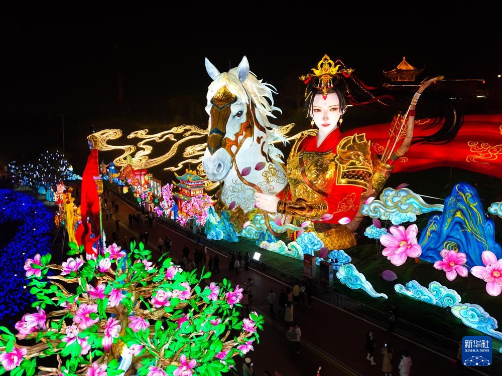 第32届自贡国际恐龙灯会亮灯