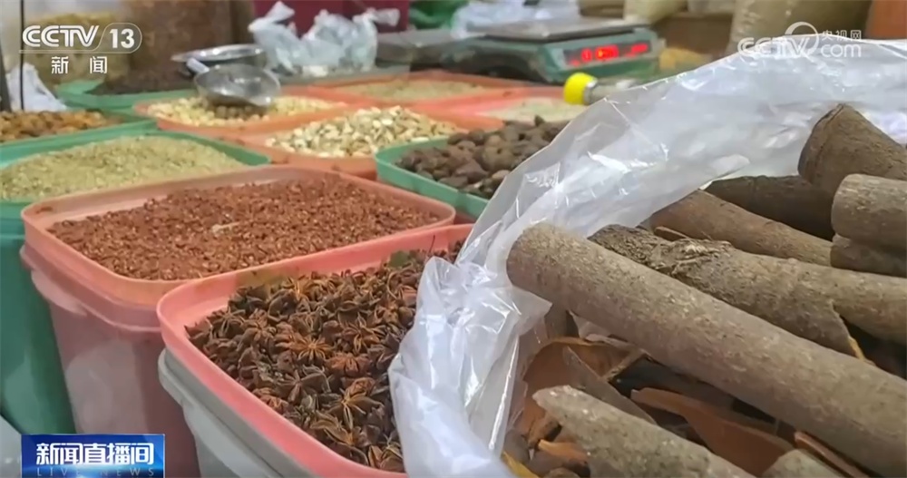 县域市场水果“焕新”、传统菜市活力升级 从“菜篮子”“果盘子”透视消费潜力 县域市场水果“焕新”、传统菜市活力升级 从“菜篮子”“果盘子”透视消费潜力